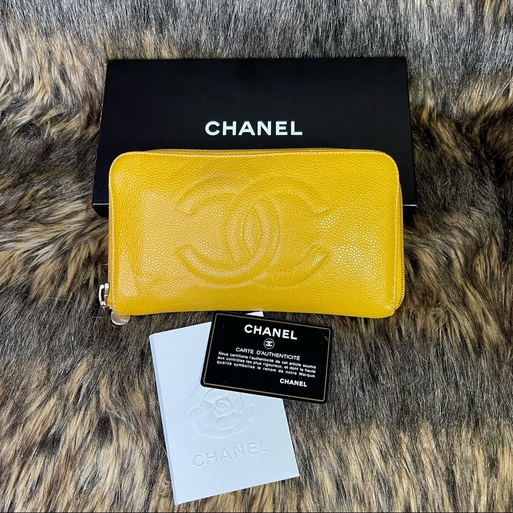 Authentic Chanel Caviar yellow zippy wallet - Picture 4 of 16